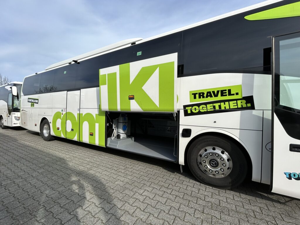 Bagageruimtes onderin de bus